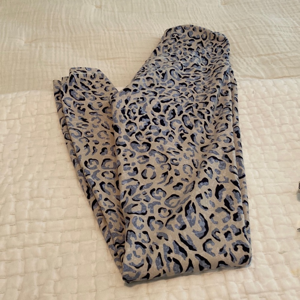 Varley Century leggings blue cheetah small
